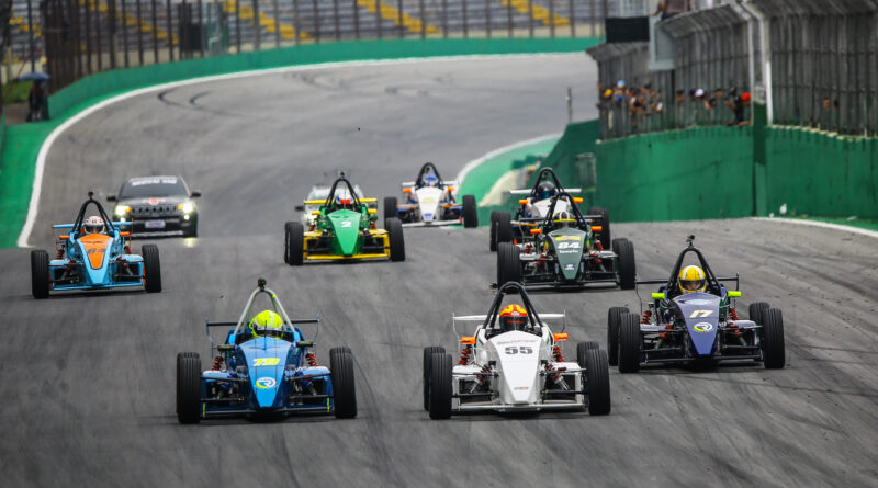 Largada da Fórmula eVolution em Interlagos | Foto: Humberto da Silva